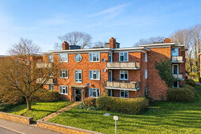 2 Bedroom Apartment For Sale In Hatfield Road, St. Albans, Hertfordshire, AL1