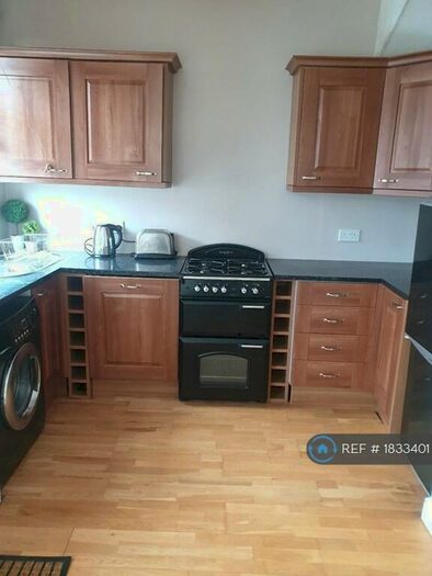 2 Bedroom Flat To Rent In Woodside Place, Leeds, LS4