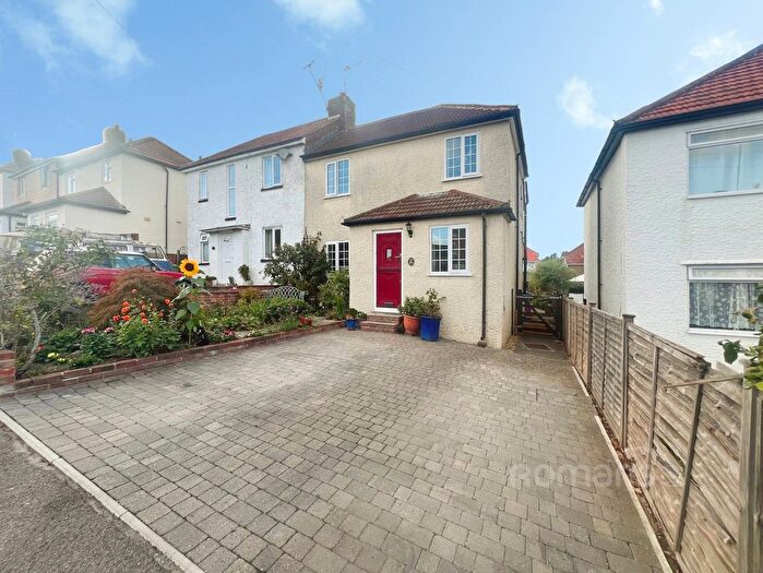 2 Bedroom Semi-Detached House For Sale In Belle Vue Road, Aldershot, Hampshire, GU12