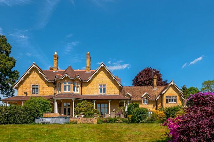 4 Bedroom Property For Sale In Sandy Lane, Betchworth, RH3