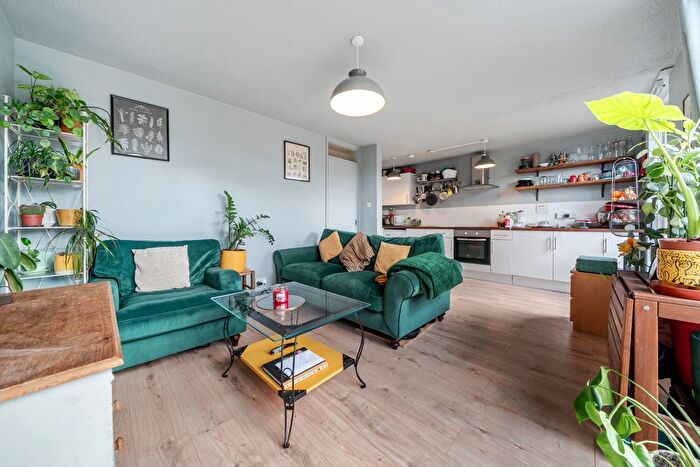 2 Bedroom Flat For Sale In Vivian Square, London, SE15
