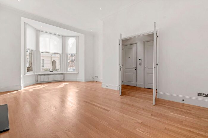 2 Bedroom Flat To Rent In Old Brompton Road, Earls Court, SW5
