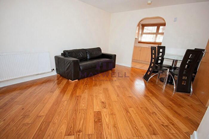 2 Bedroom Flat To Rent In Pettacre Close, Woolwich, Thamesmead, SE28