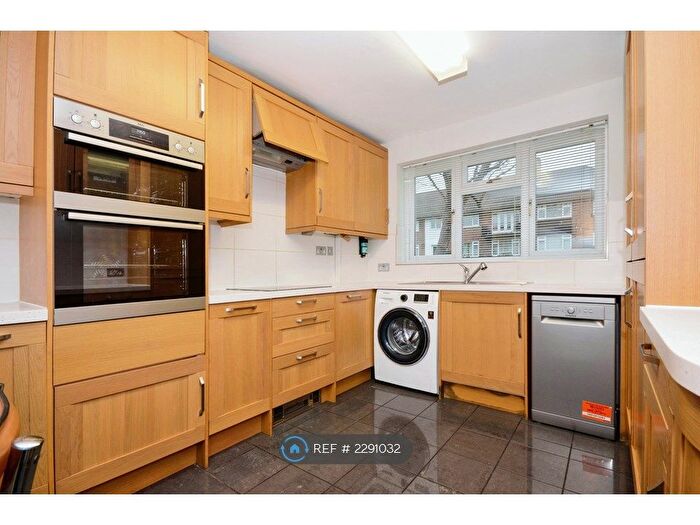 3 Bedroom Maisonette To Rent In Bromet Close, Watford, WD17