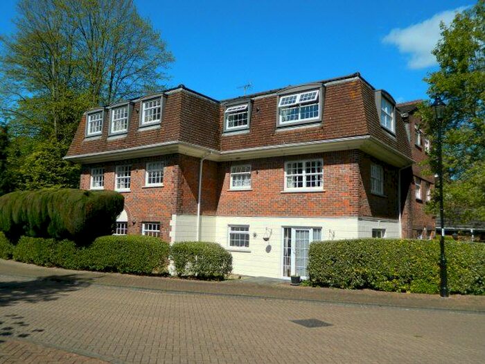 2 Bedroom Flat To Rent In Greenacres, North Parade, Horsham, RH12