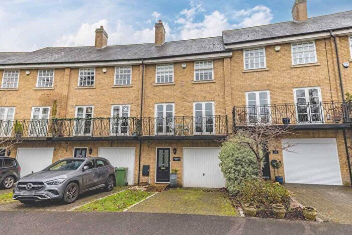 4 Bedroom Semi-Detached House For Sale In De Havilland Drive, Hazlemere, HP15