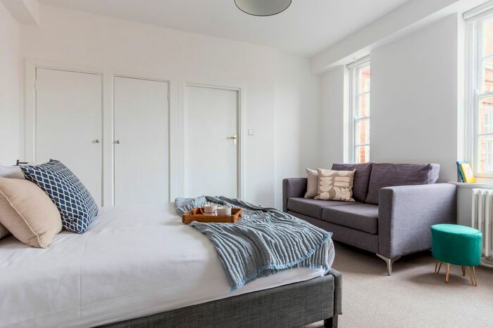 Studio To Rent In Dolphin Square, London, SW1V