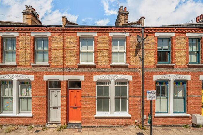 3 Bedroom Terraced House To Rent In Beck Road, London Fields, E8