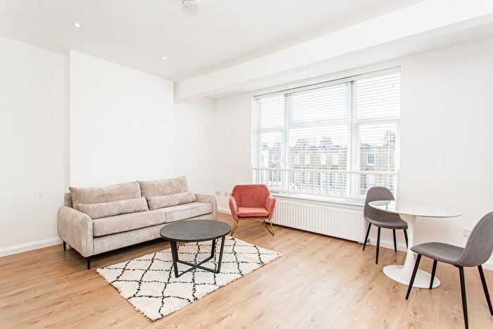 1 Bedroom Flat To Rent In Lighthouse Apartments, Commercial Road, London, E1