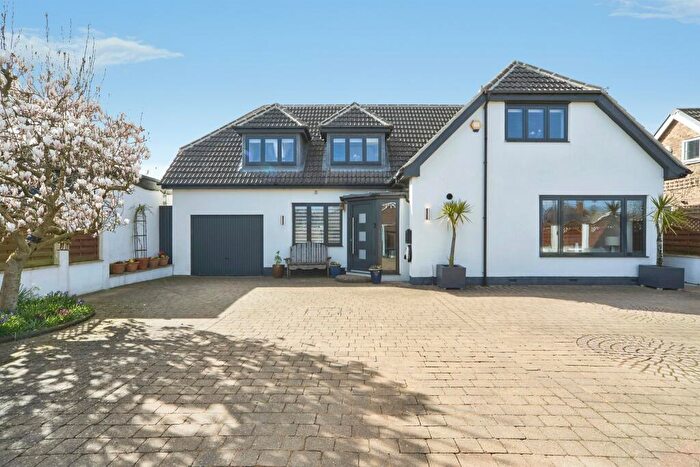 4 Bedroom Detached House For Sale In Cookridge Avenue, Leeds, LS16