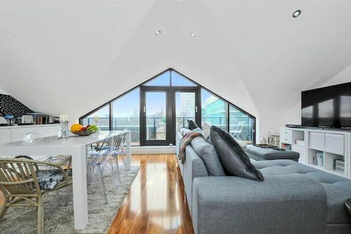 2 Bedroom Flat To Rent In Lion Court, London, E1W