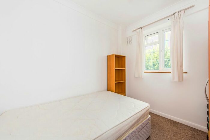 2 Bedroom Flat To Rent In Hanover Court, London, W12