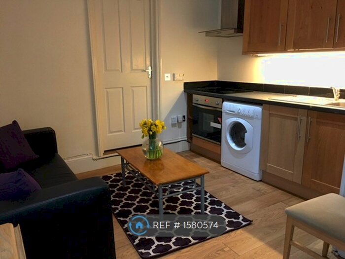 1 Bedroom Flat To Rent In Berrylands Road, Kingston Upon Thames, Surbiton, KT5