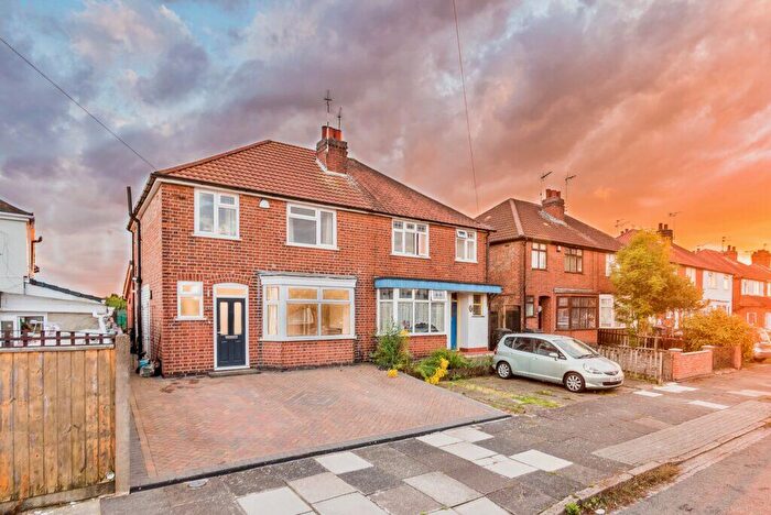 4 Bedroom Semi Detached House To Rent In Collingham Road, Leicester, LE3