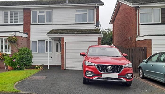 3 Bedroom Semi-Detached House To Rent In Bowmore Road, Bromsgrove, B60