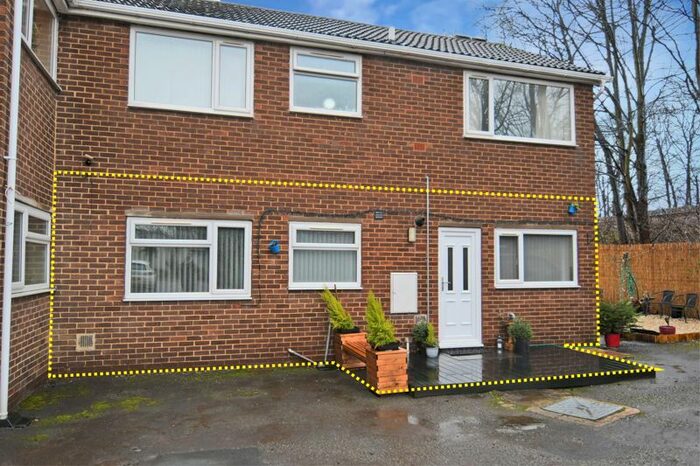 2 Bedroom Flat To Rent In Denby Dale Road, Wakefield WF2