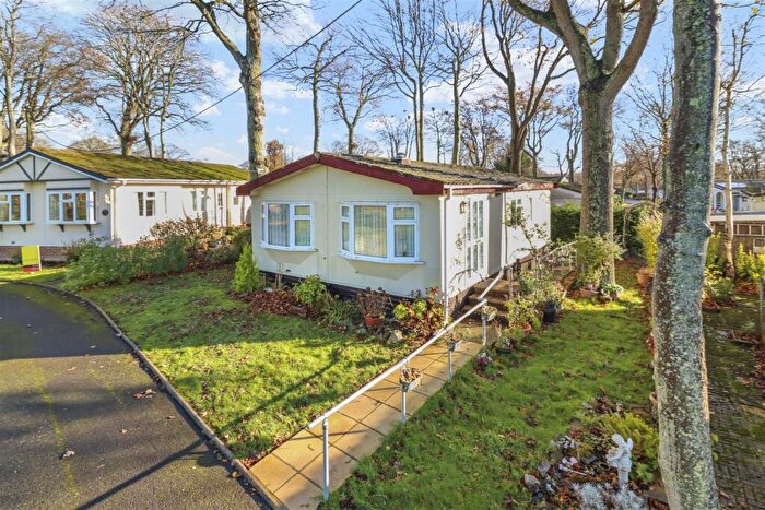 2 Bedroom Park Home For Sale In Primrose Acre, Deanland Wood Park, BN27