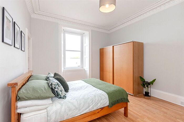 1 Bedroom Flat To Rent In Dundee Terrace, Edinburgh, EH11
