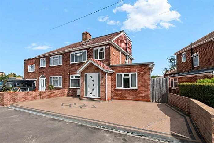5 Bedroom Semi-Detached House For Sale In Bury Avenue, Hayes, UB4