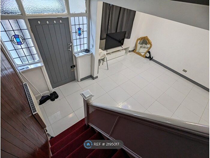 3 Bedroom Semi-Detached House To Rent In Bunkers Hill Lane, Bilston, WV14