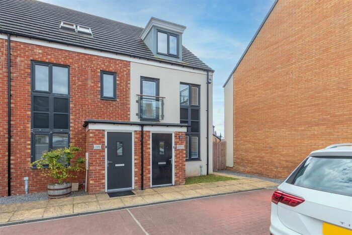 3 Bedroom End Of Terrace House To Rent In Roseden Way, Great Park, NE13