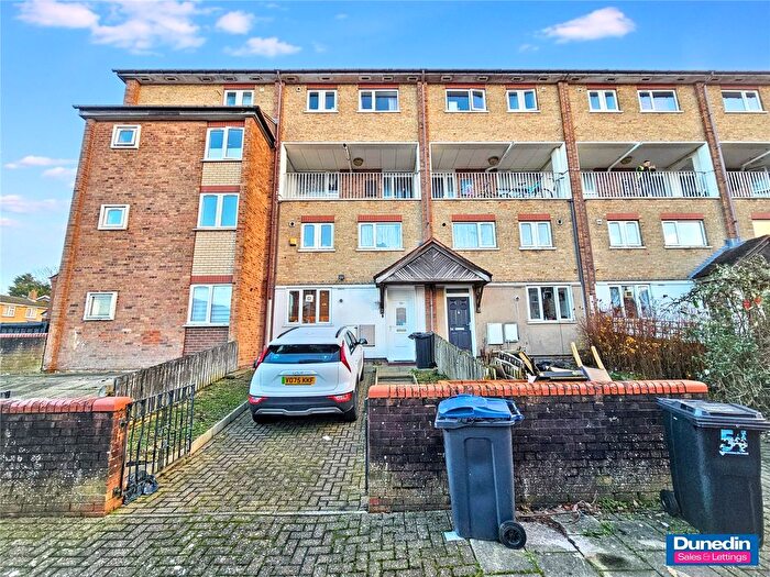 3 Bedroom Maisonette For Sale In St. Columbas Drive, Rednal, Birmingham, B45