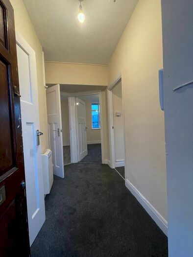 2 Bedroom Flat To Rent In Angel Close, Edmonton, N18