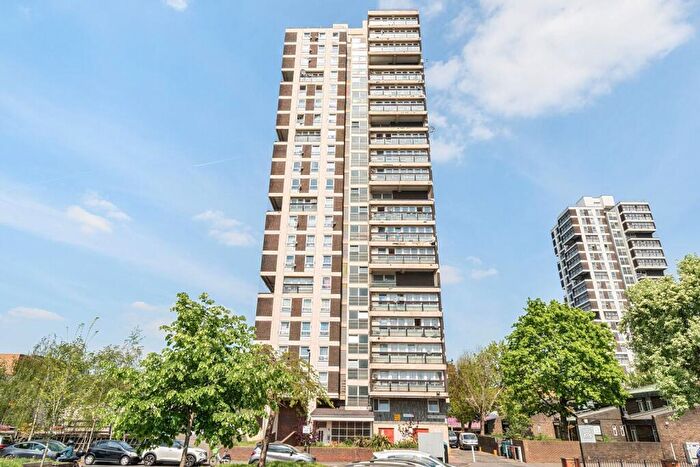 2 Bedroom Flat For Sale In Wyndham Road, Camberwell, London, SE5