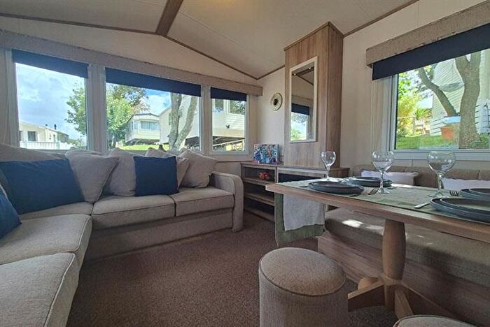 2 Bedroom Mobile/park Home For Sale In Newquay, TR8