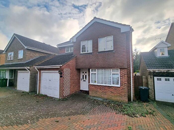 4 Bedroom Detached House To Rent In Knights Ridge, Chelsfield, Orpington, BR6