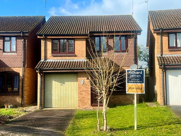 3 Bedroom Detached House For Sale In Camton Road, Middleleaze, Swindon, SN5
