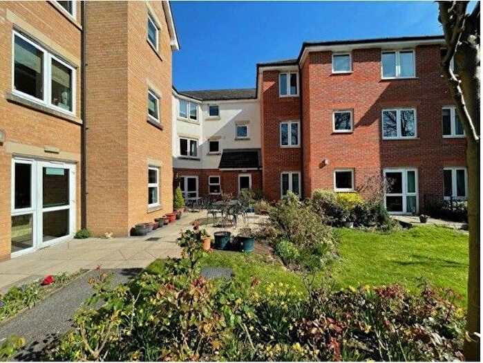 1 Bedroom Flat For Sale In Flat, Coachman Court, Ashingdon Road, Rochford, Essex, SS4