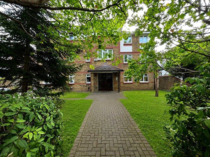 2 Bedroom Flat For Sale In Cator Road, London, SE26
