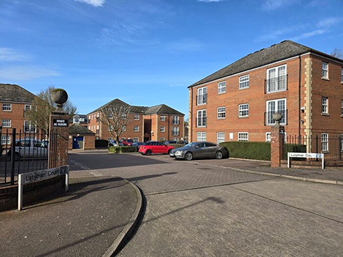 2 Bedroom Flat For Sale In Latymer Court, Northampton, NN1