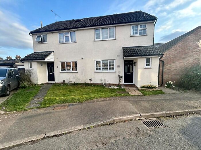 3 Bedroom Semi-Detached House For Sale In Milton Street, Waltham Abbey, EN9