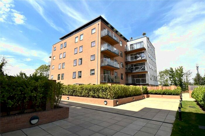 2 Bedroom Flat To Rent In Dorchester Mansions, Old Bracknell Lane Wes, Bracknell, RG12