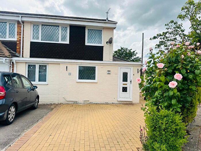 4 Bedroom Semi-Detached House For Sale In Byron Close, Bletchley, Milton Keynes, MK3