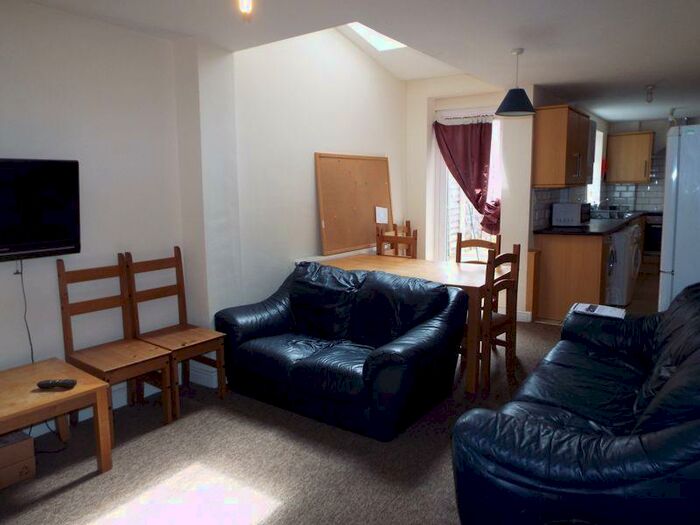 6 Bedroom House Of Multiple Occupation To Rent In Tiverton Road, Selly Oak, Birmingham, B29