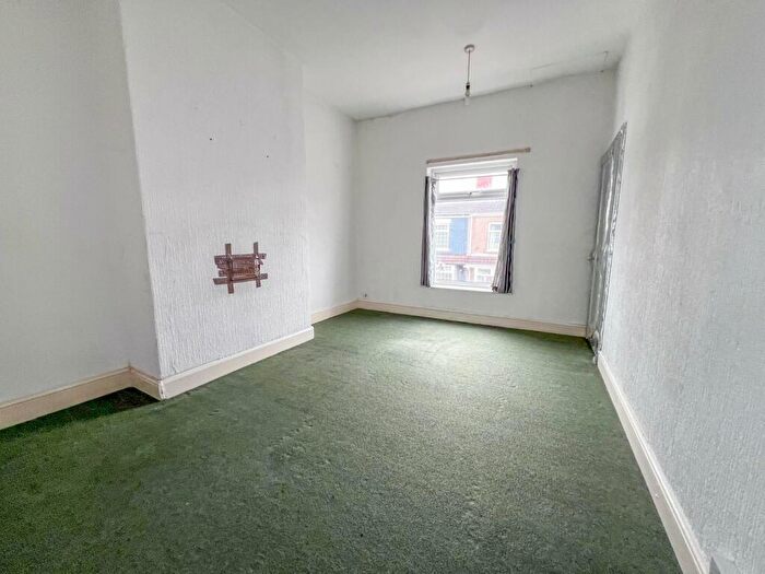 3 Bedroom Terraced House For Sale In Convamore Road, Grimsby, DN32