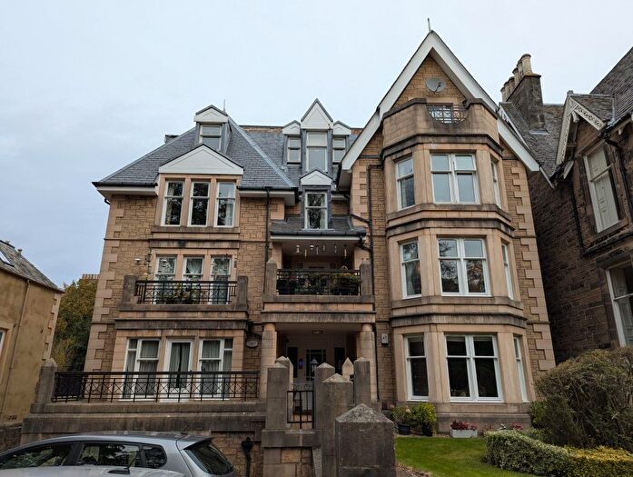 3 Bedroom Flat To Rent In Polwarth Terrace, Edinburgh, EH11
