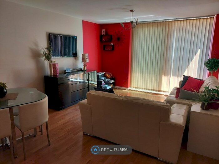 2 Bedroom Flat To Rent In Berberis House, Feltham, TW13