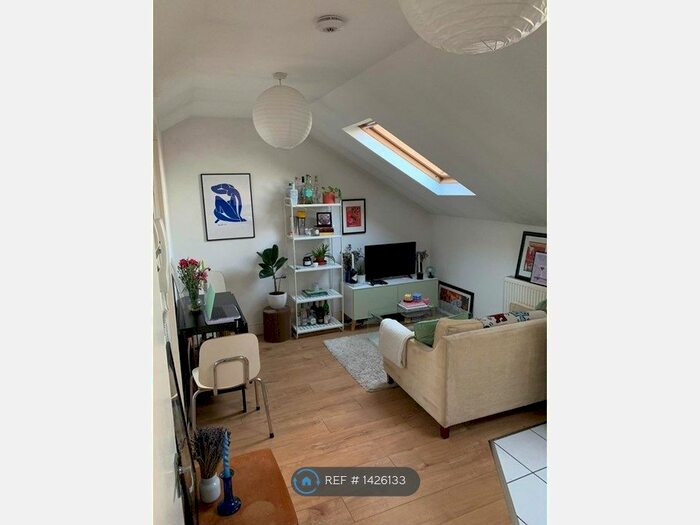 2 Bedroom Flat To Rent In Graham Road, London, E8