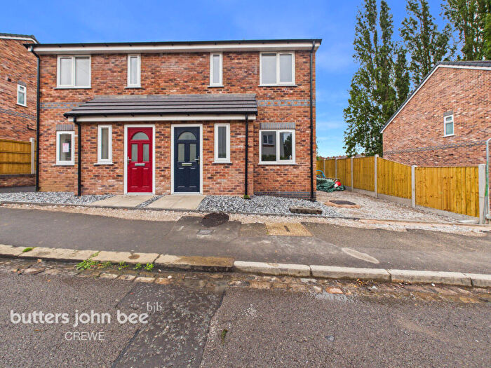 3 Bedroom Semi-Detached House For Sale In Walthall Street, Crewe, CW2