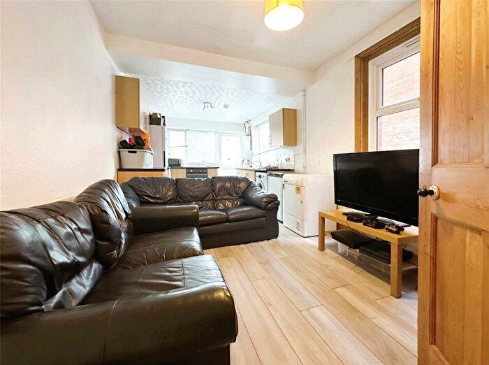 5 Bedroom Terraced House To Rent In Harborough Road, Southampton, Hampshire, SO15