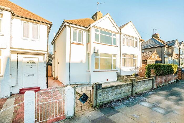 3 Bedroom Property For Sale In Beresford Avenue, Hanwell, W7