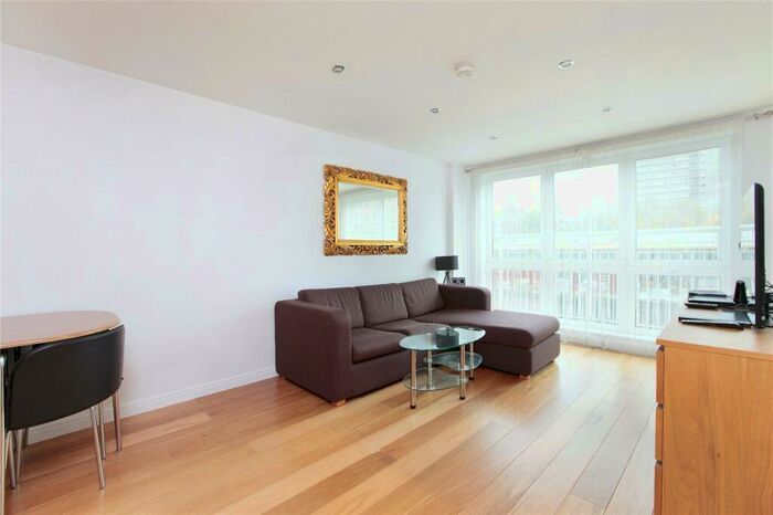 1 Bedroom Flat To Rent In Oyster Wharf, Lombard Road, Battersea, London, SW11