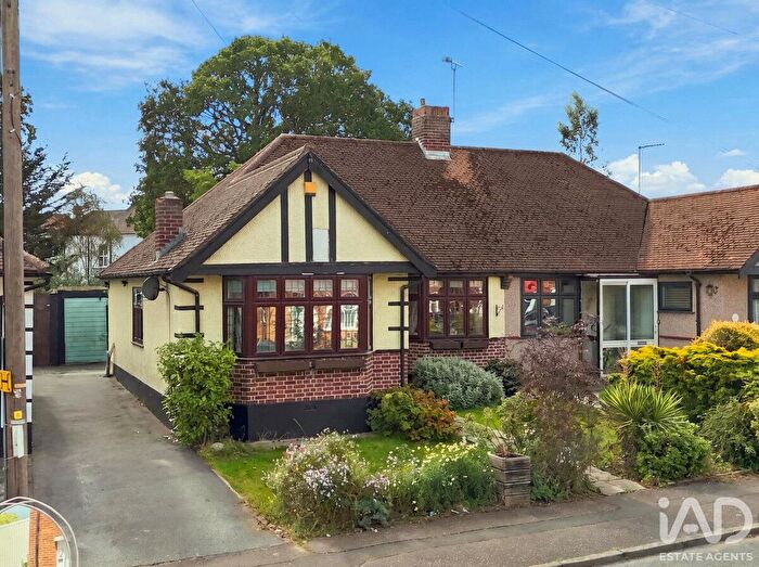 2 Bedroom Semi-Detached Bungalow For Sale In Danescroft Drive, Leigh-On-Sea, SS9