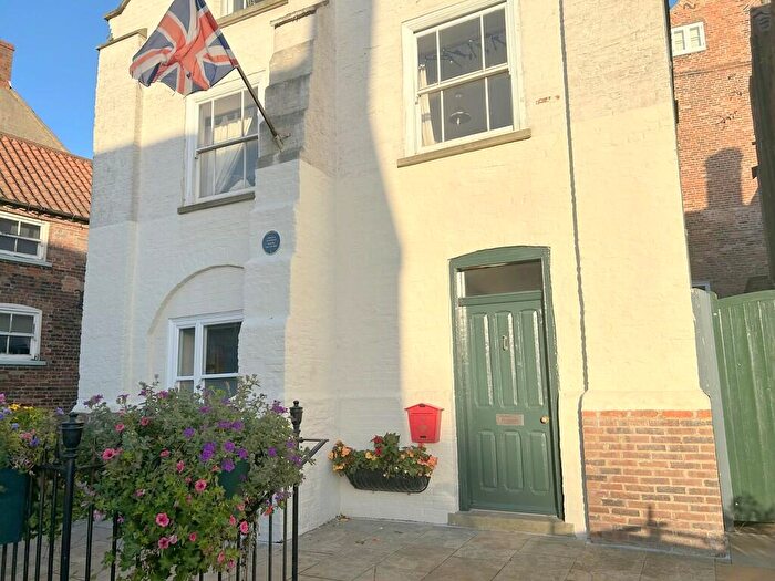 2 Bedroom Flat To Rent In Plough Hill, Caistor, LN7