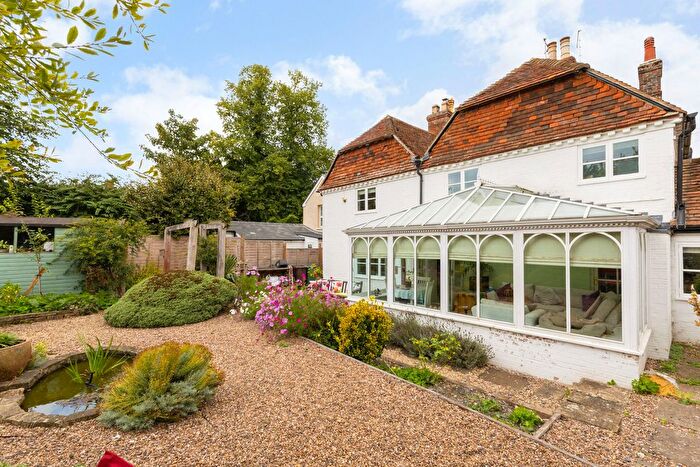 3 Bedroom Semi-Detached House For Sale In London Road, Alton, GU34