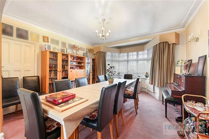 5 Bedroom Detached House For Sale In Colindeep Gardens, Hendon, NW4